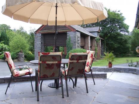 Hafan cottage, The patio, Image 3
