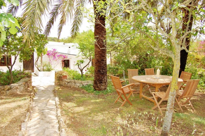Modernised Finca, Palm garden to house, Image 26
