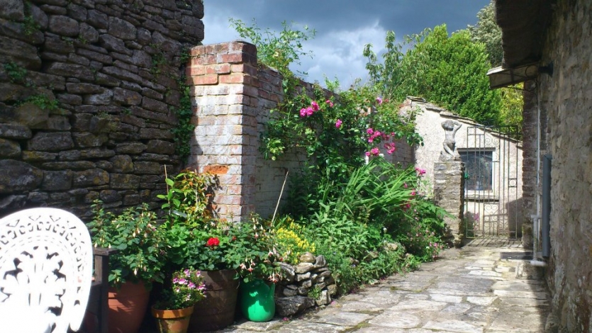 Wissett Cottage, Sunny courtyard garden, Image 16