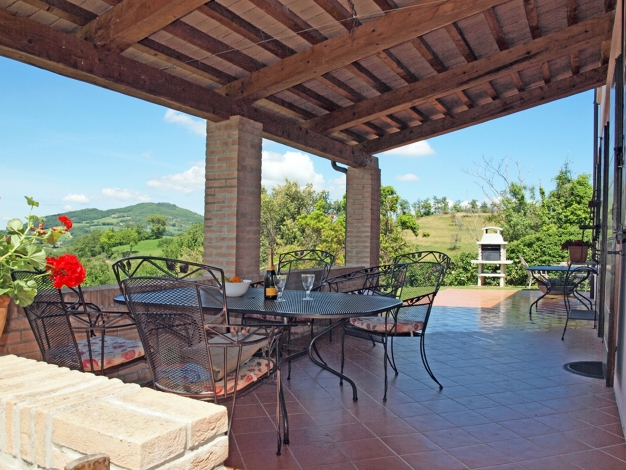 Villa and pool, Dining Area on the veranda, Image 8
