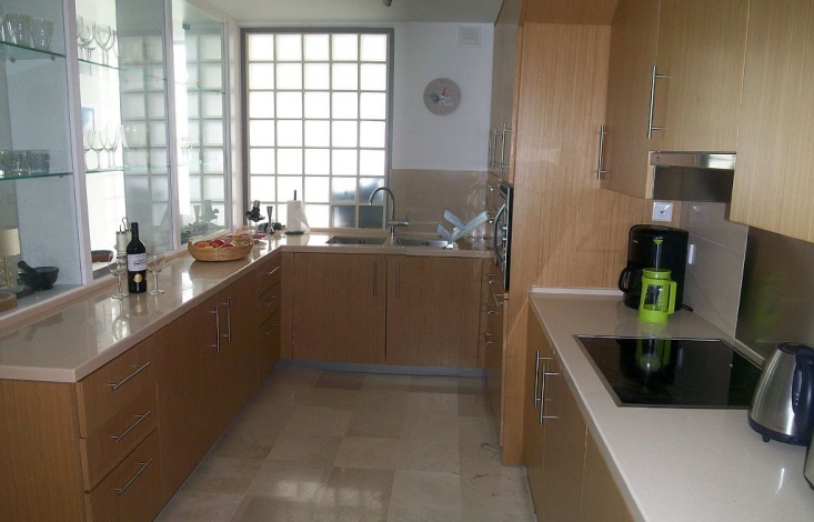Tavira Apartment, Large Kitchen, Image 10