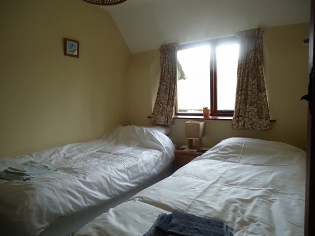 2 Bed Cottage, Bedroom 2, Image 15