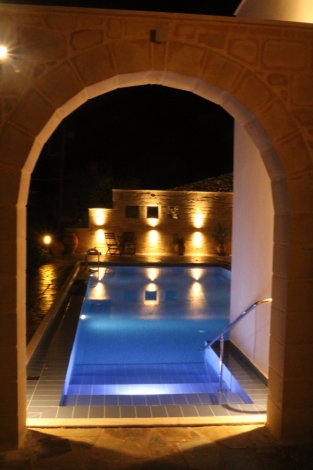 Villa Mia sleeps 5, Pool entrance arch at night, Image 5