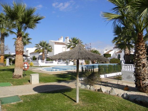 Casa Lou-Villamartin, Gardens around the pool, Image 3