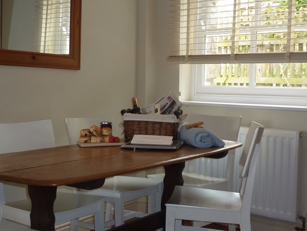 Cottage in Mousehole, Dining area, Image 7