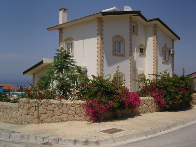 Villa + Private Pool, Front view, Image 3