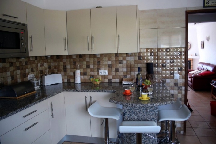 Family House in Luz, Kitchen, Image 9