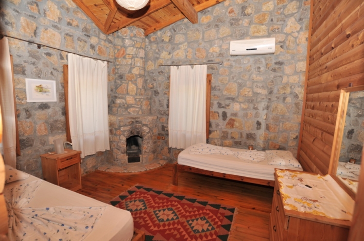 Luxury Stone Villas, Bedroom with 2 singlebeds (1mx2m), Image 6