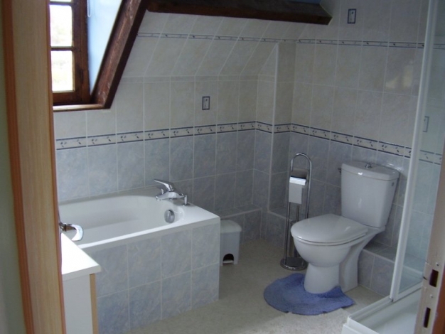 Au Chant des Oiseaux, Newly refurbished bathroom, Image 14