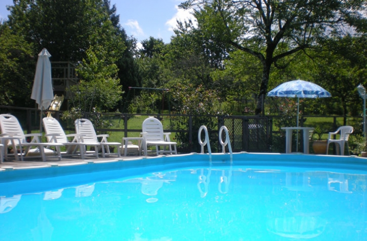 La Petite Rose, Swimming pool in orchard with valley view, Image 3