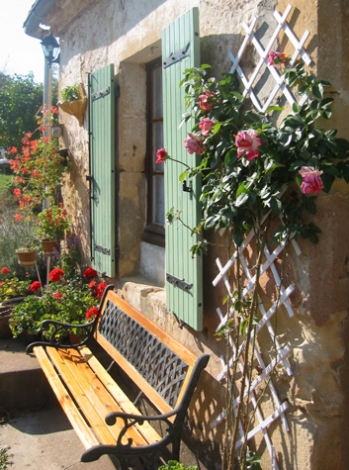 La Petite Rose, Entrance with flowers, Image 15
