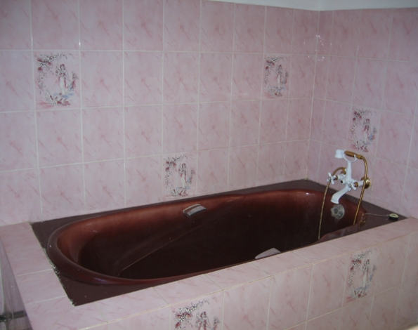 La Wisteria, Bathroom Tub, Image 11