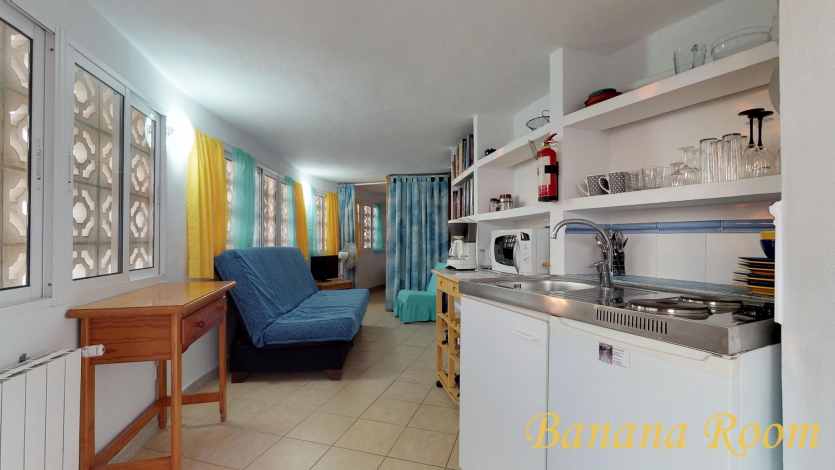 B&B with pool, Kitchenette in the Banana Room, Image 14