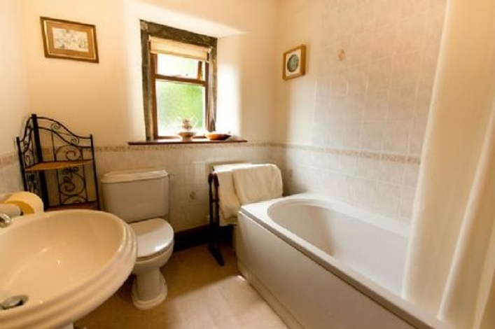 200 year old cottage, Bathroom with shower over bath, Image 7