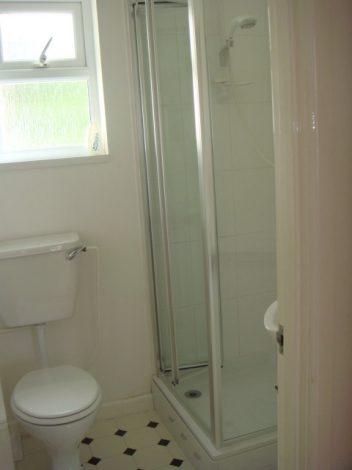 Coombe Lodge, Flat 1 - Shower Room, Image 5