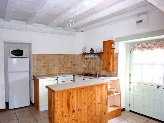 Walnut Cottage, Fully equipped kitchen, Image 4