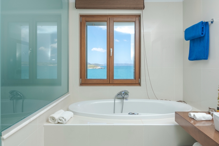 Seafront Villa Anemo, Ensuited bathroom with jacuzzi tub , Image 15