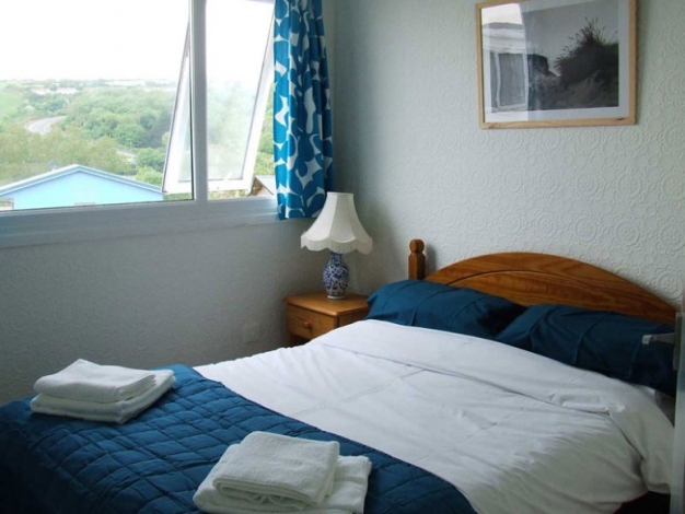 Coastal Holiday Home, Double bedroom, Image 7