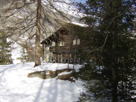 Chalet (10p), View of the chalet from it's garden, Image 3