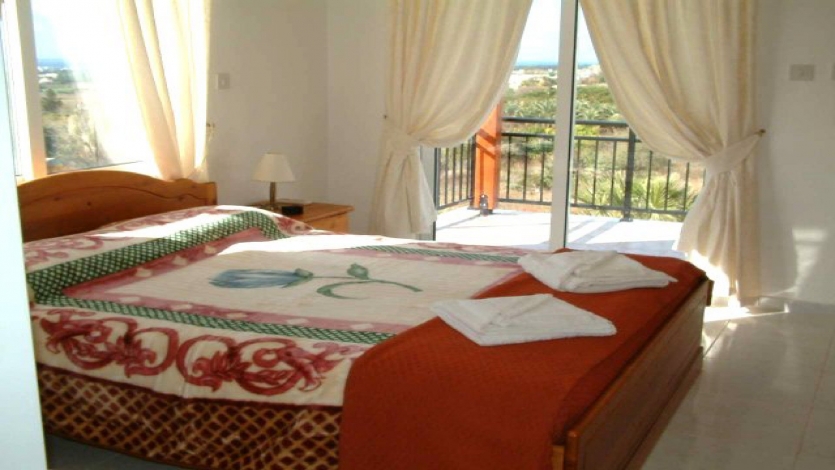 Villa Rentals Paphos, Master bedrooms Sun Balcony, Image 13