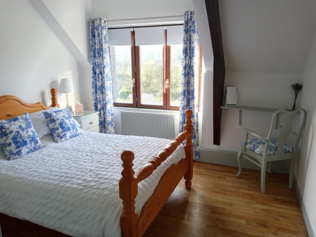 Country Cottage, Double Bedroom, Image 5