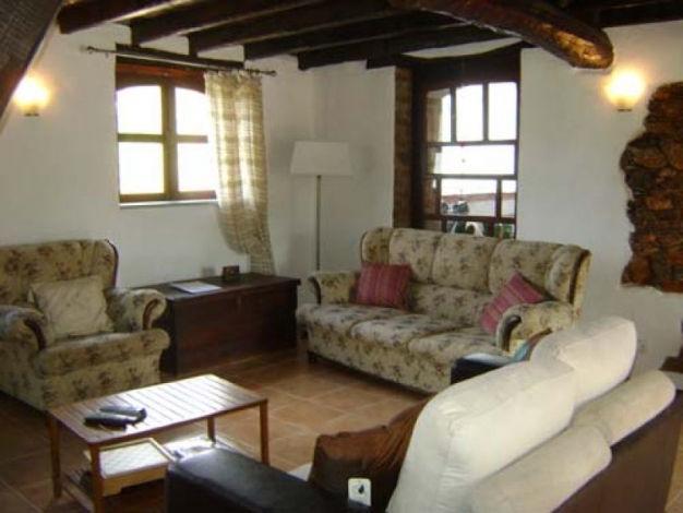 Converted Farmhouse, Casa de Alagoa - Living room area, Image 4