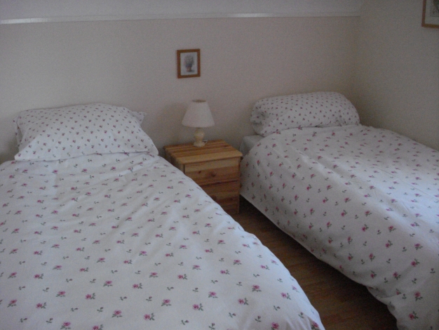 2 Bedroom Gite, light and airy twin room, Image 18