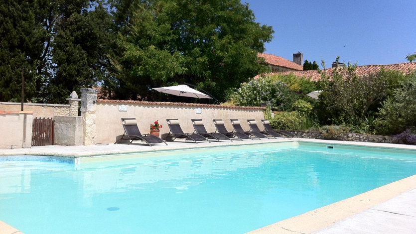 Manoir de Longeveau, Relax by the pool.., Image 13