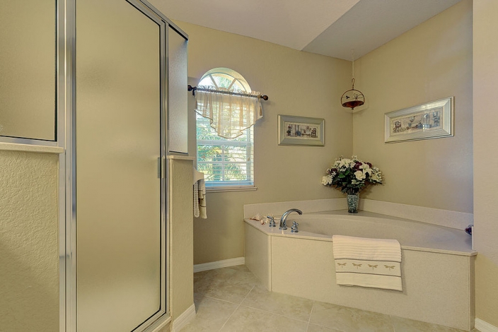 Gulf Coast Villa, Ensuite with Roman shower and large tub, Image 16