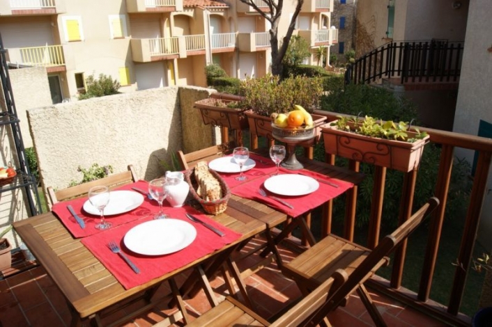 Naturist Holidays, Terrace dining overlooking the gardens, Image 10