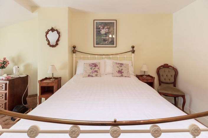 5 Bed Gite and Pool, Bedroom 1 with king size bed, ensuite, Image 15